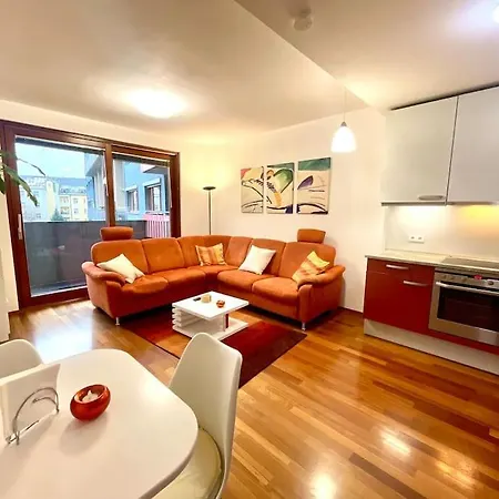 Lejlighed Entire Apartment, Near Clarion, O2 Arena, Metro 3 Min, Easter Market In Center 15 Min