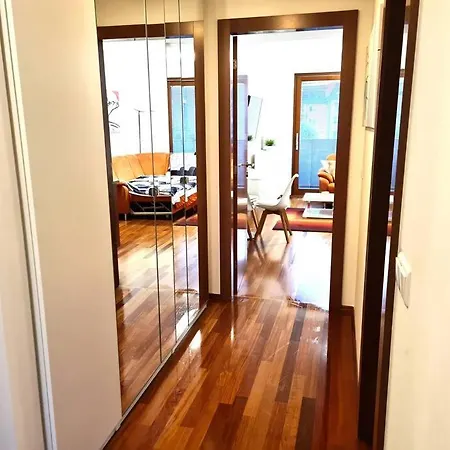 Entire Apartment, Near Clarion, O2 Arena, Metro 3 Min, Easter Market In Center 15 Min * 布拉格