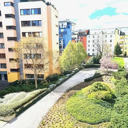 Entire Apartment, Near Clarion, O2 Arena, Metro 3 Min, Easter Market In Center 15 Min 公寓 *