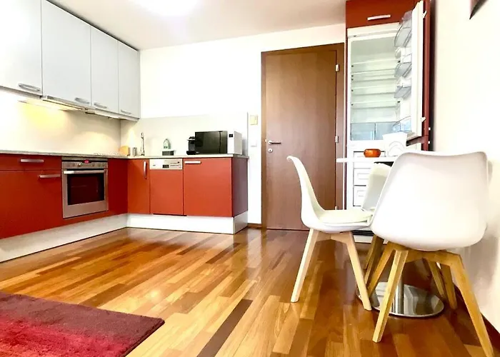 Apartment Entire Apartment, Near Clarion, O2 Arena, Metro 3 Min, Easter Market In Center 15 Min Prague