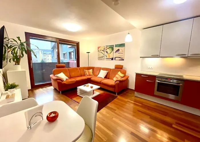 Apartment Entire Apartment, Near Clarion, O2 Arena, Metro 3 Min, Easter Market In Center 15 Min