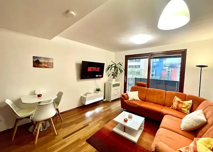 Entire Apartment, Near Clarion, O2 Arena, Metro 3 Min, Easter Market In Center 15 Min *