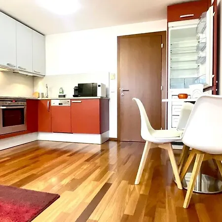 Apartment Entire Apartment, Near Clarion, O2 Arena, Metro 3 Min, Easter Market In Center 15 Min Prag