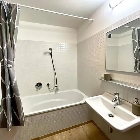 Entire Apartment, Near Clarion, O2 Arena, Metro 3 Min, Easter Market In Center 15 Min Praag