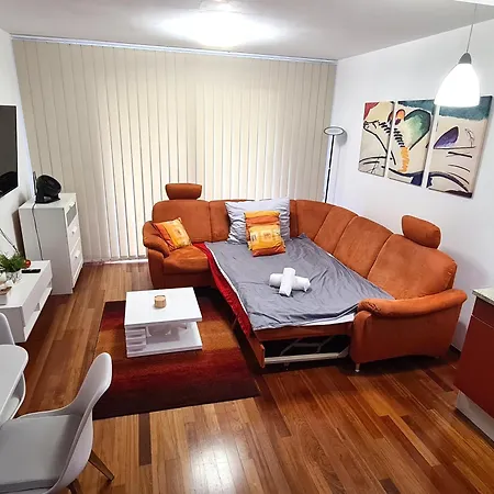 Apartment Entire Apartment, Near Clarion, O2 Arena, Metro 3 Min, Easter Market In Center 15 Min *